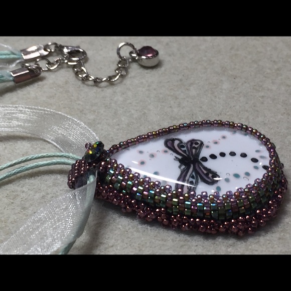 Dragonfly Cabachon Necklace - Picture 4 of 7